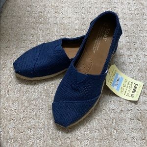 Navy blue toms